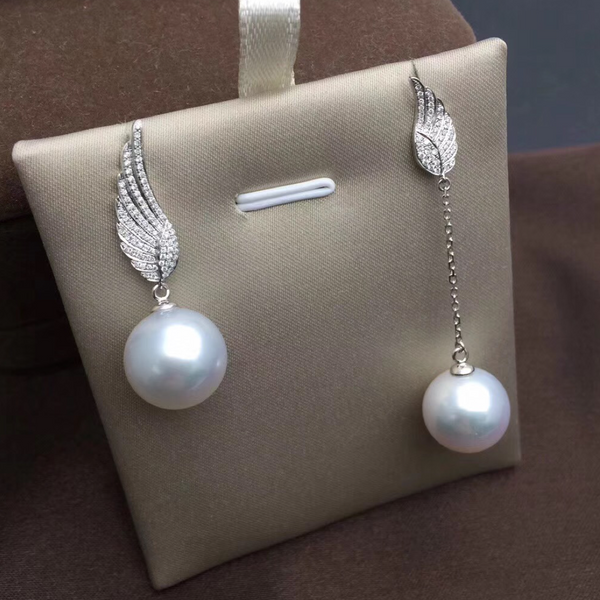 Edgy Wings Earring (White)