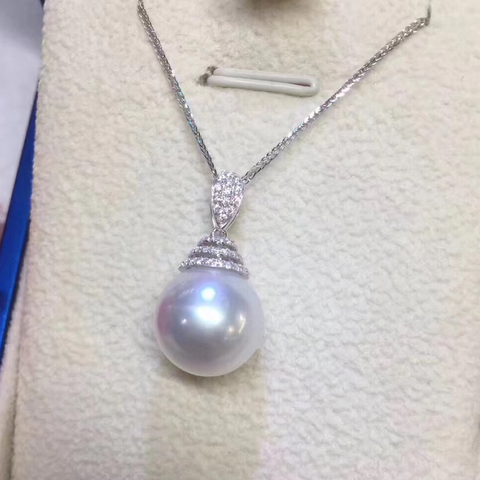 Terrance pendant - white