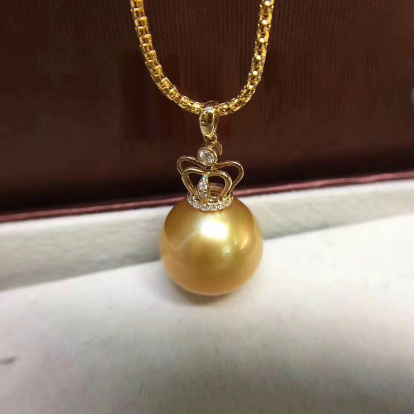 Crown D pendant