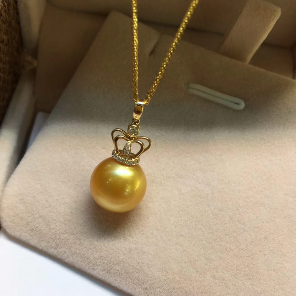 Crown D pendant