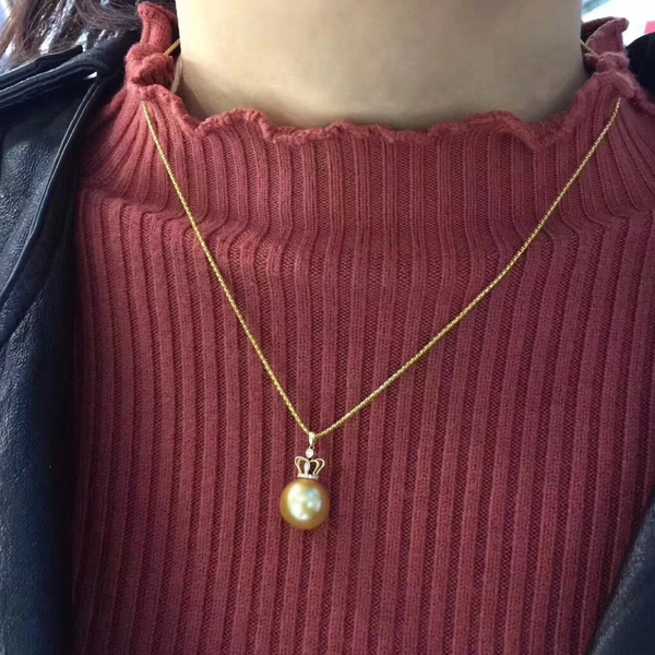 Crown D pendant
